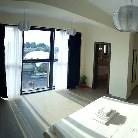 Sky View Apartament * 마마이아